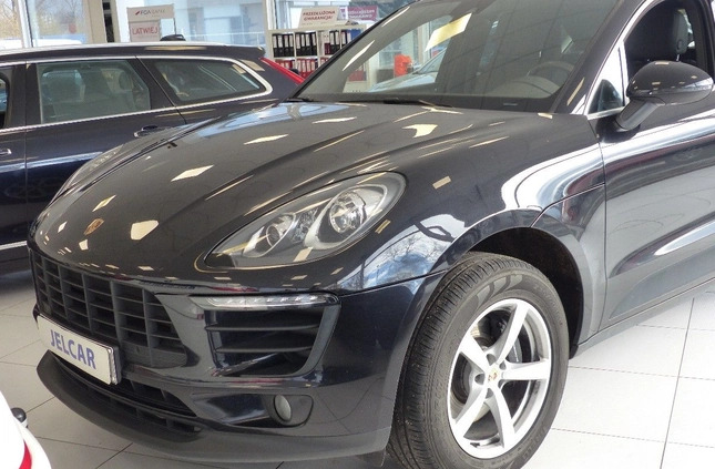 Porsche Macan cena 149999 przebieg: 182000, rok produkcji 2016 z Ropczyce małe 277
